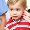 小孩进行摘花手术 教你看耳朵辨疾