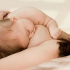 产后缺乳可用刮痧疗法催乳