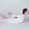 五式简单瘦身瑜伽让你躺着都能塑身